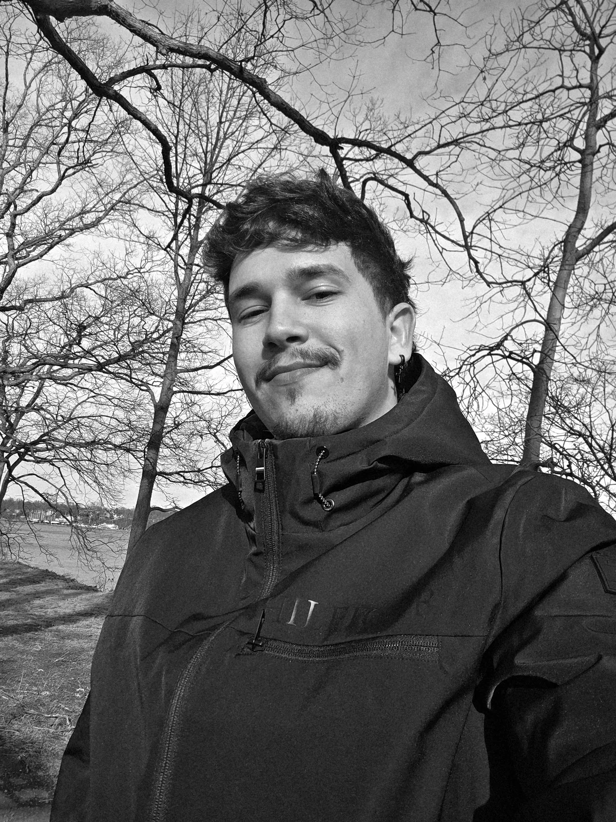 Vitor Carneiro — OHNE HALS, black and white portrait